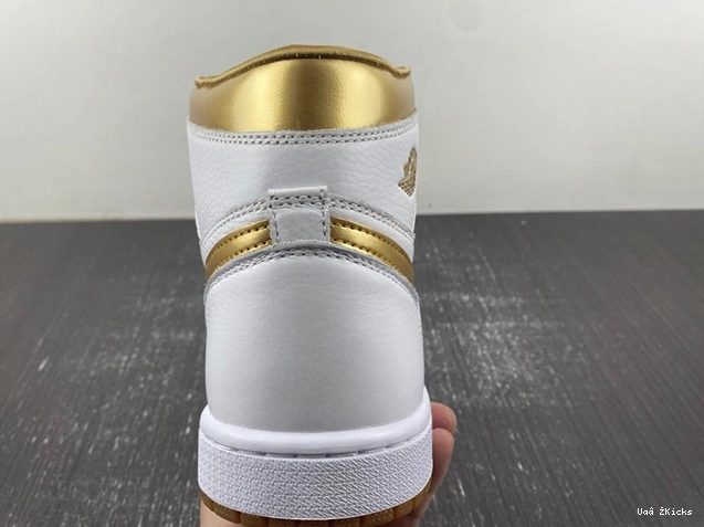 1 Jordan FD2596-107 High Retro Metallic Cozy  58 (Women's) Gold OG 1020